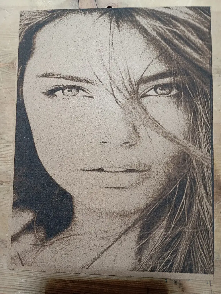 Profilo donna 1/incisione laser