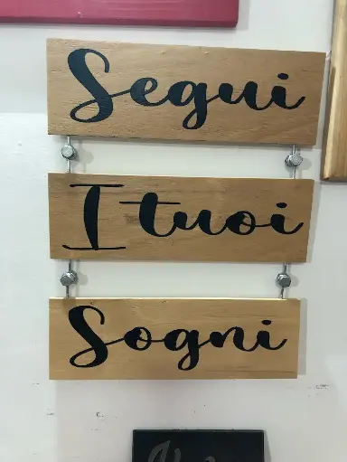 scritte su legno